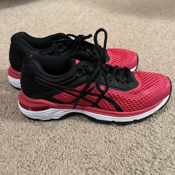 Asics - Picture 2 of 3